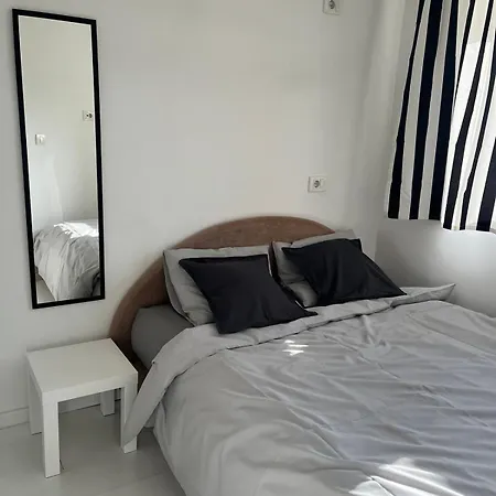 Apartment Lenny